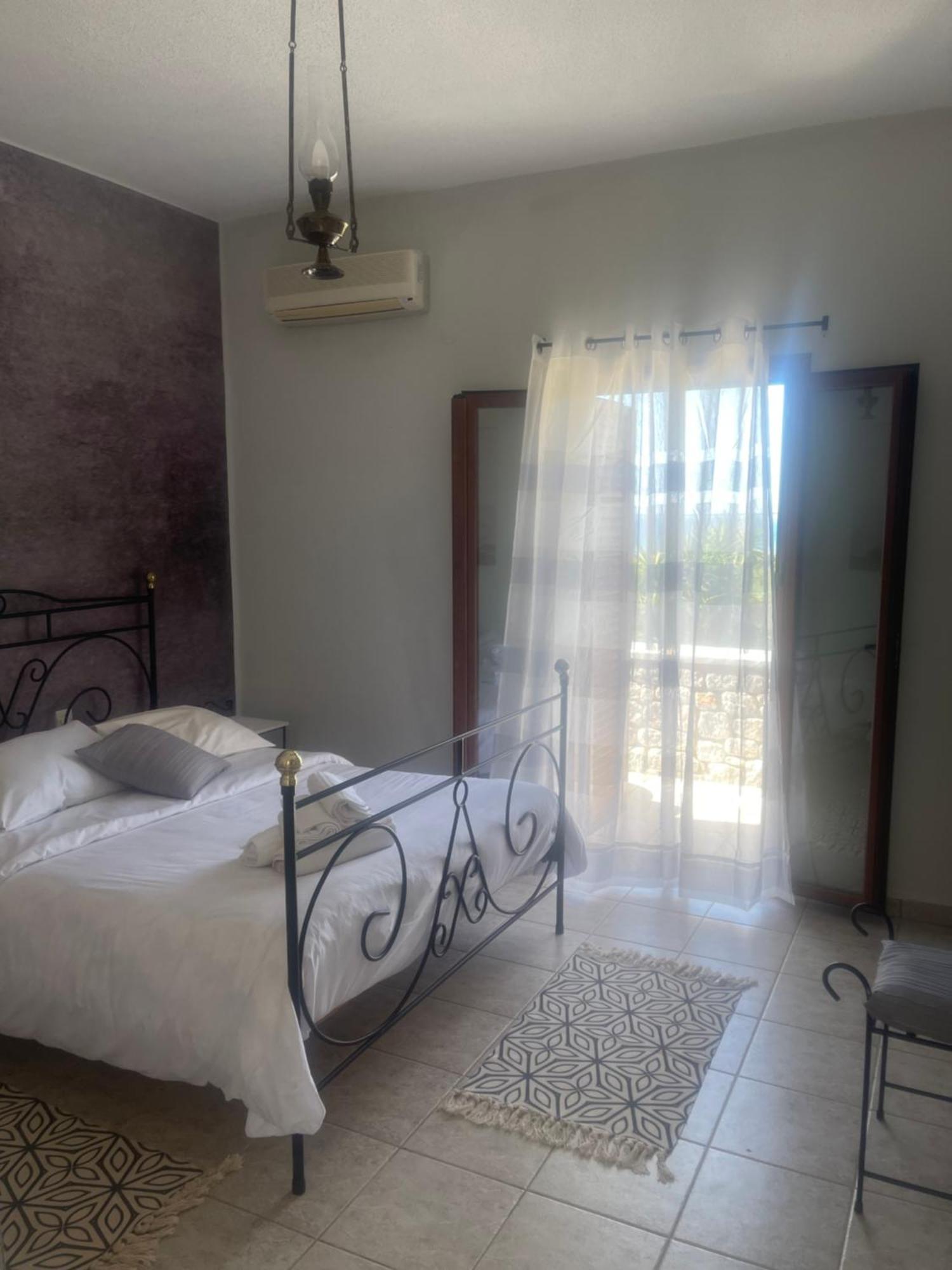 Bed and Breakfast Lithos By The Sea Néon Oítilon Exteriér fotografie